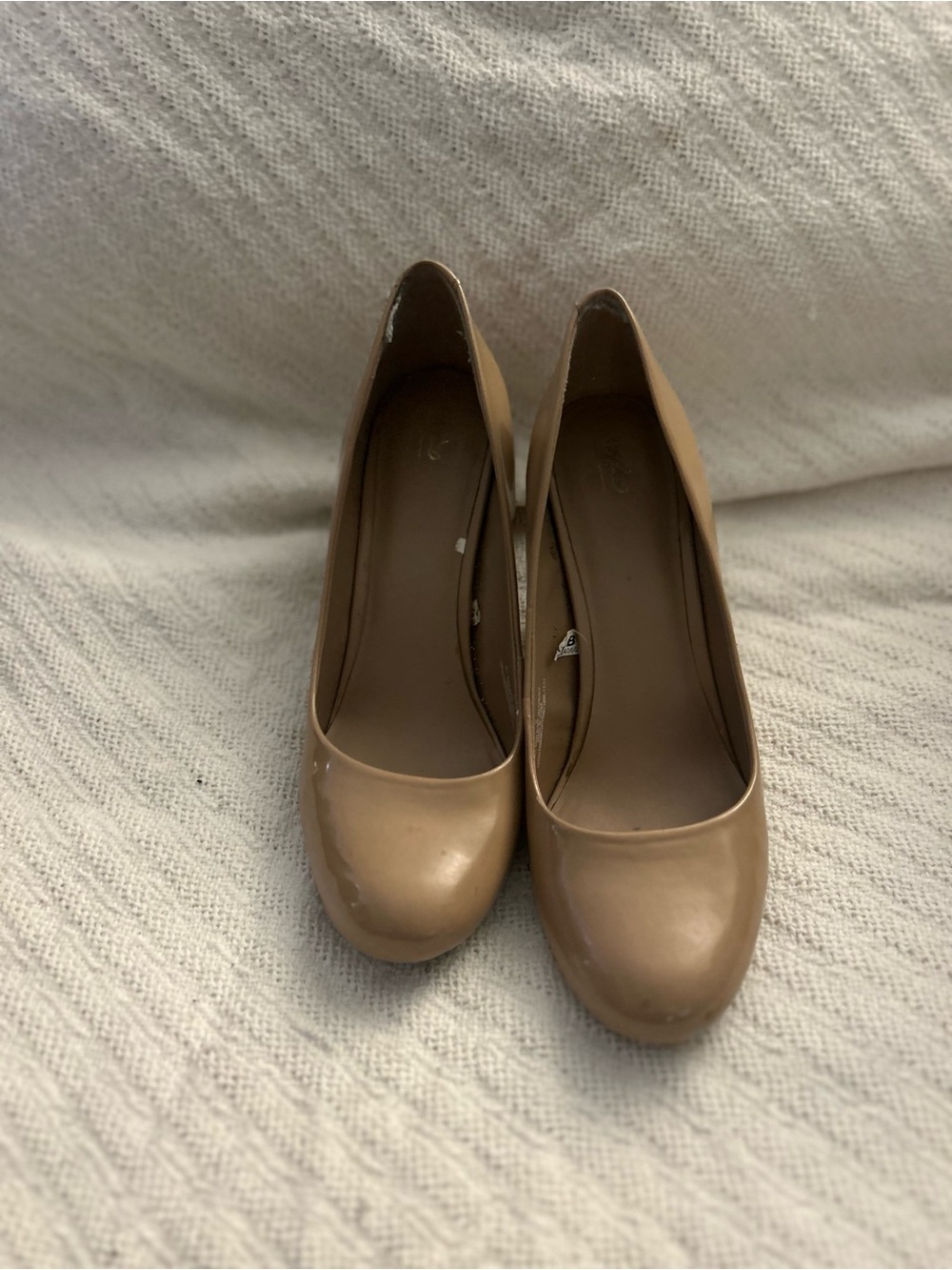 Classic Women's Nude Round-Toe Pumps